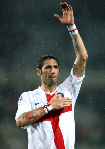 欧冠积分榜分析：小组晋级形势紧张,（欧冠积分榜解读：各组出线形势白热化）