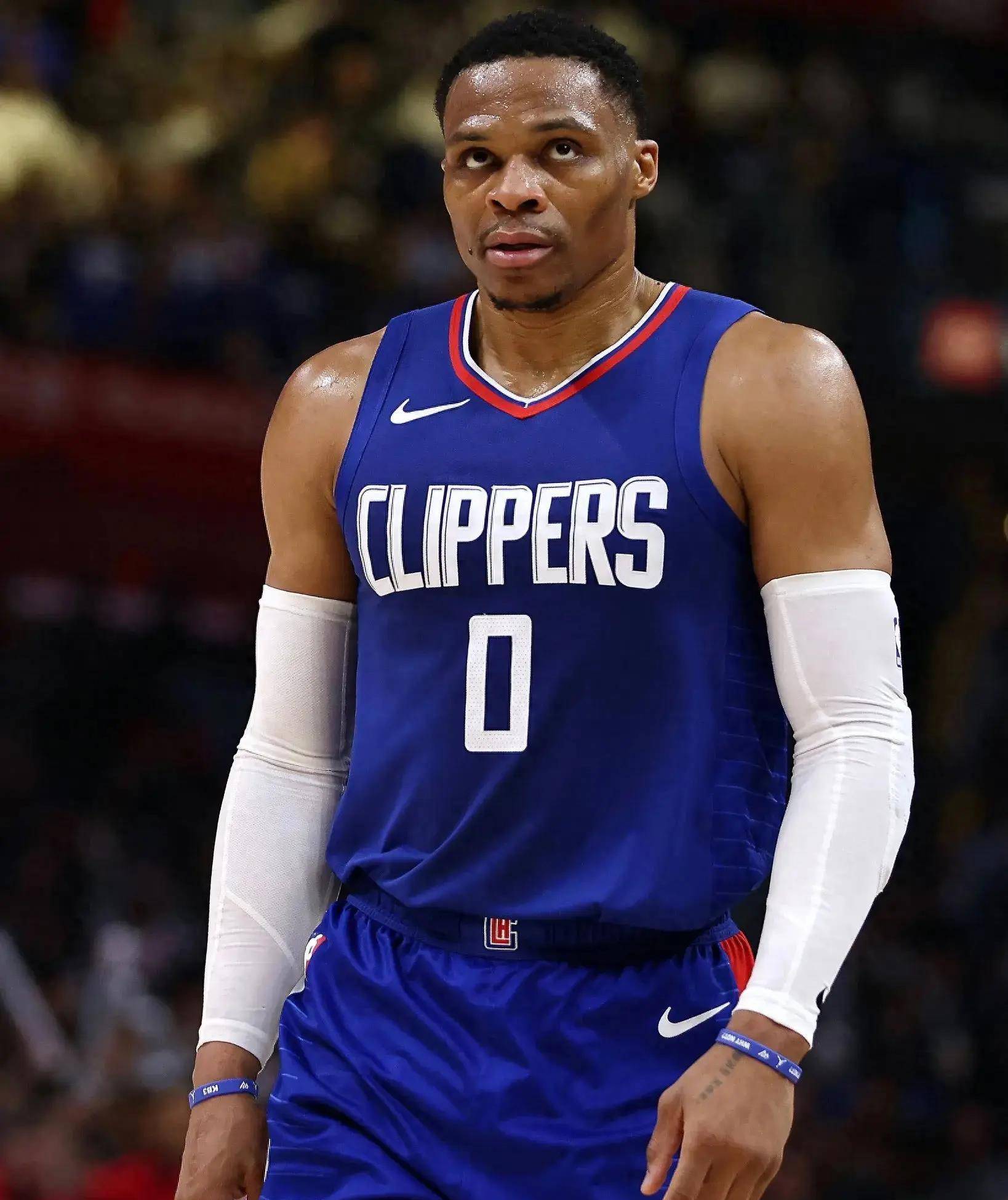 意外！上港又拒绝派最强阵容踢本轮亚冠，至少五名主力无法出战（意外再现：上港本轮亚冠非最强出击，至少五名主力缺阵）