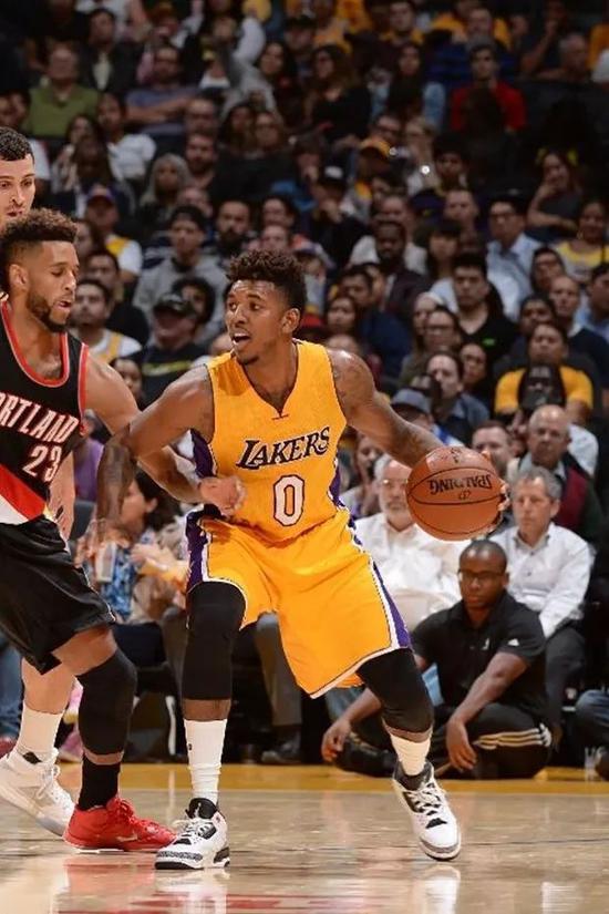 传闻：枪手、蓝军、红军、曼联和拜仁与卡马文加联系在一起（多队竞逐卡马文加：枪手、蓝军、红军、曼联与拜仁皆在列）