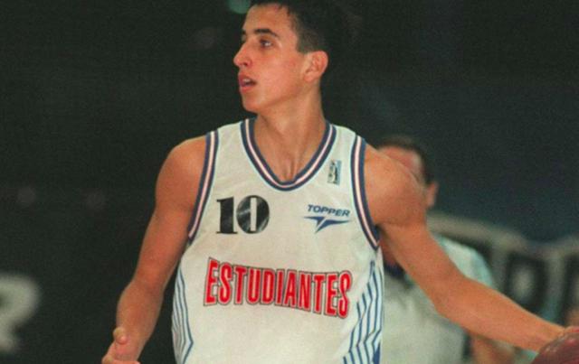 记者：邓卓翔尚未与三镇有进一步沟通，三镇目前也没换帅消息（记者：邓卓翔与三镇暂无进一步沟通，球队暂未有换帅动向）