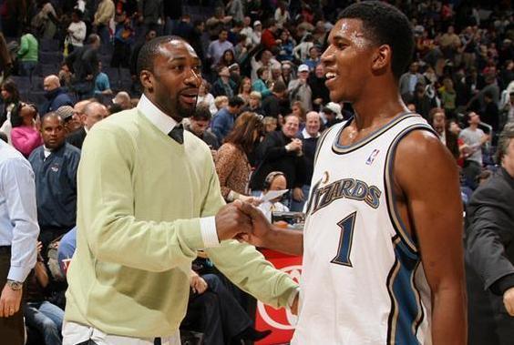 美记：太阳对交易理查德持开放态度，他能换来多个次轮签（美媒：太阳对理查德交易持开放态度，预计可换回多枚次轮签）